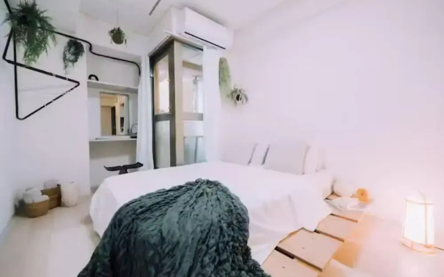 Minimalist Loft 701