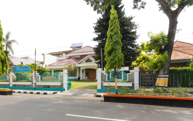 RedDoorz Syariah near Alun Alun Magelang