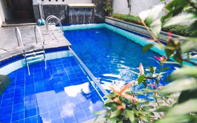 Geulis Boutique Hotel & Cafe