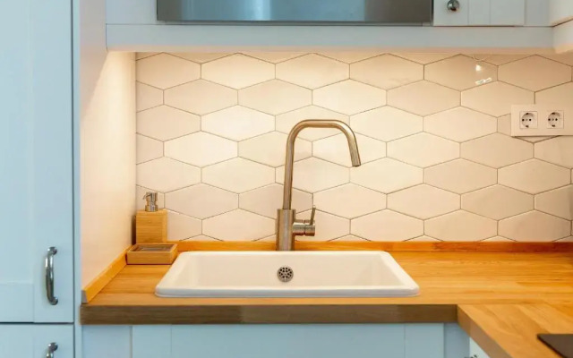 V008 - ESTRELLA DE RELJA - Roses