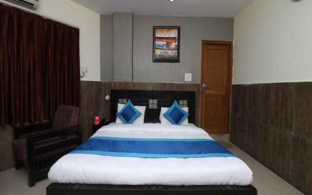OYO 9848 Hotel Dev Palace