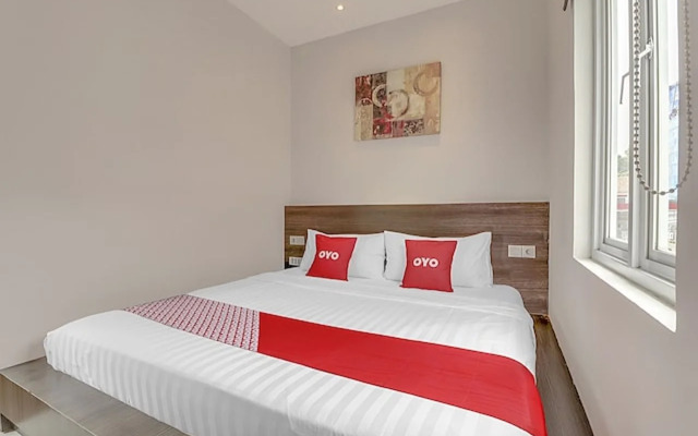 OYO Flagship 90726 The Regia Cihampelas Hotel Band