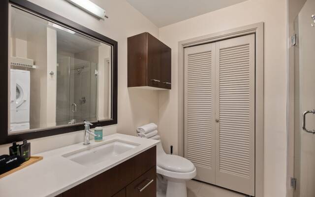 The Luxe Suites at University City
