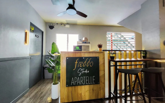 Freddo Studio Apartelle