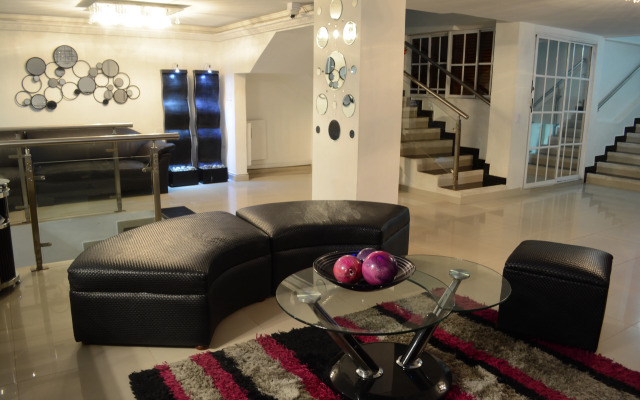 Hotel Calima Real
