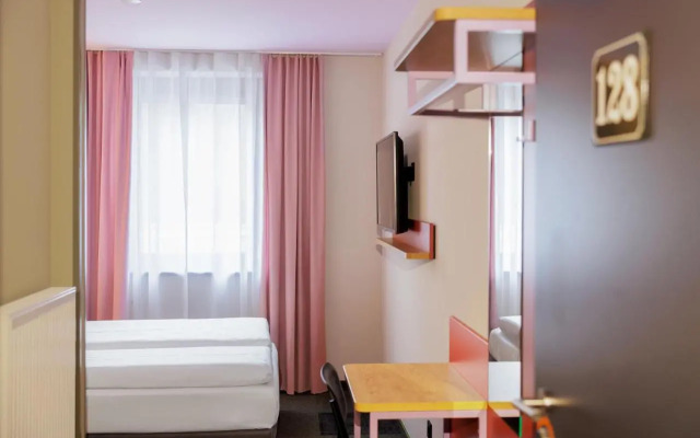 Mc Dreams Hotel Wuppertal City - 20 Min From Dusseldorf