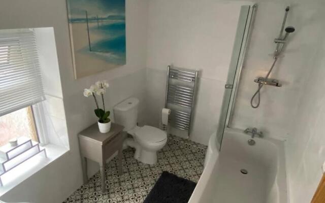 Cosy Modern Victorian 2 Bed Terrace