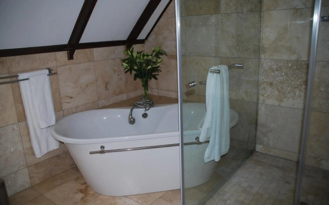 Sunninghill Guest Lodge