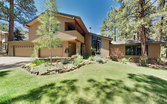 Coconino Estates Home With Hot Tub, Near Snowbowl 5 Bedroom Home