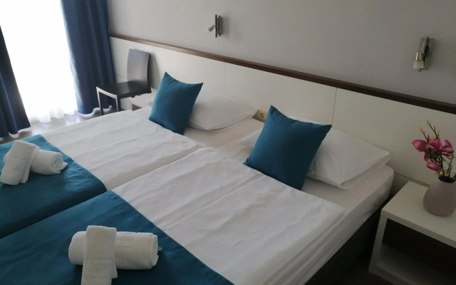 Hotel Dina