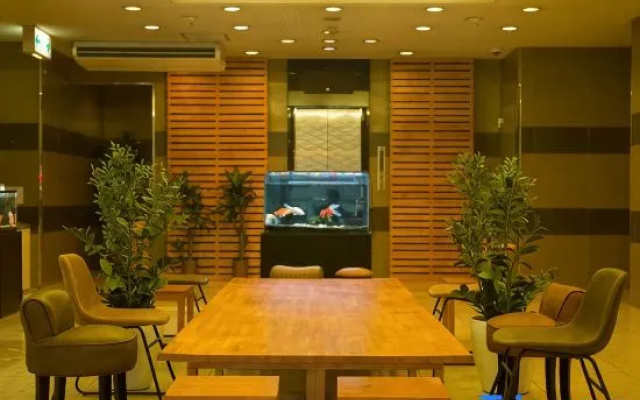 Hotel Green Core – People – Satte