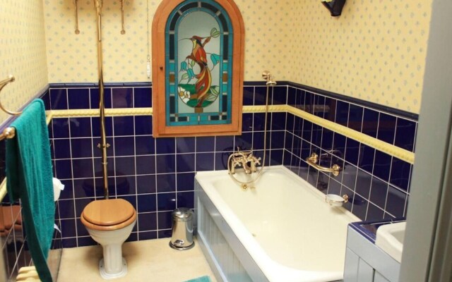 Colourful Forest of Dean Pikehouse