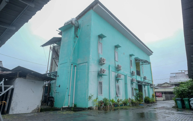 RedDoorz near Politeknik Manado