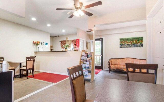 Econo Lodge New Paltz