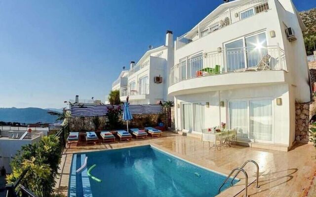 Villa Zumrut 4 by Lycia Collections