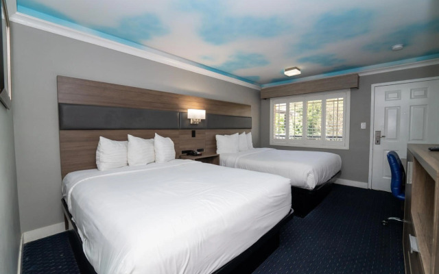 Hollywood Palms Inn and Suites