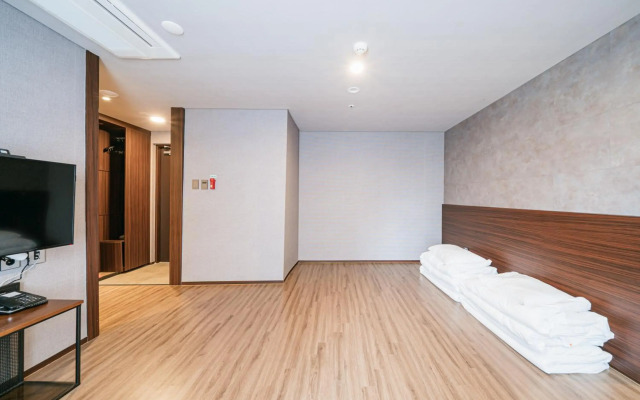 Hotel With Jeju