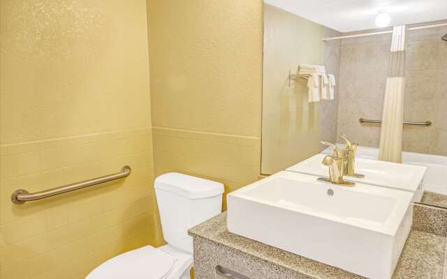 Days Inn by Wyndham St. Petersburg Central