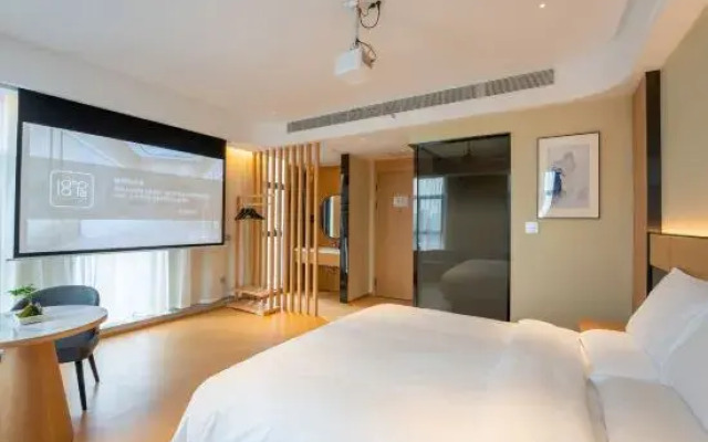 18 Degrees Residence Future Hotel