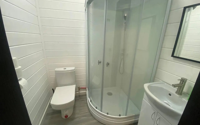 Дом у пруда