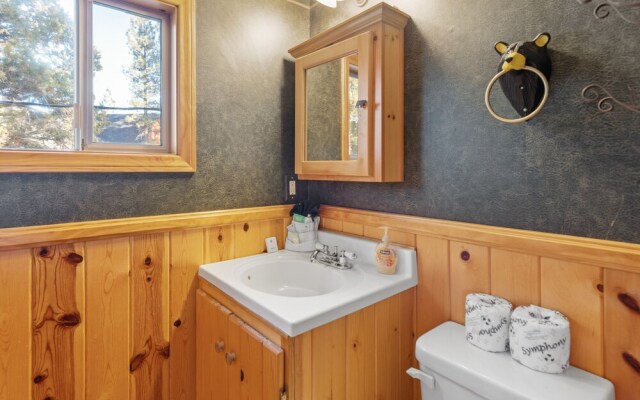 The Hideaway - Enchanting Custom Log-style Home Nestled High In The Pines! Great Room Features! 2 Bedroom Cabin