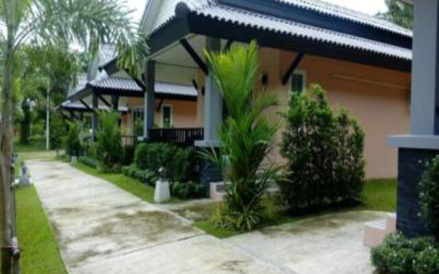 Palm Kiri Resort