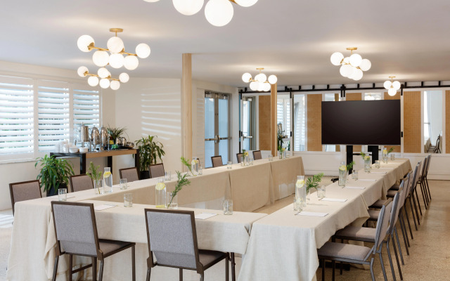 Kimpton Surfcomber Hotel by IHG