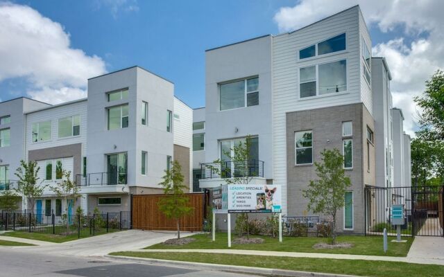 Modern Dallas TownHome 2 BR fully furnis