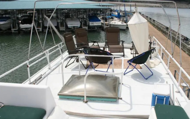 Fabulous Boat House on Lake Travis!