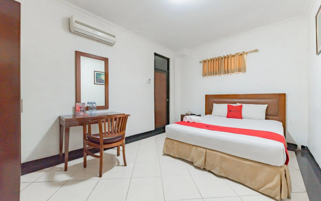 RedDoorz @ Buah Batu – Guest Rooms – Bandung