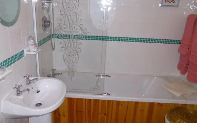 Belan Lodge - Courtyard Accommodation,"The John Hariffs"