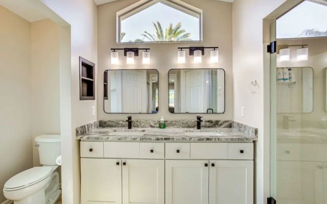 7 Mi to Beach: Family-friendly Englewood Escape!