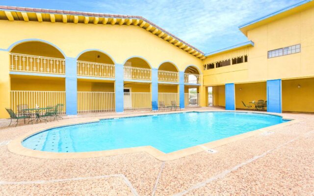 Days Inn by Wyndham San Antonio Lytle