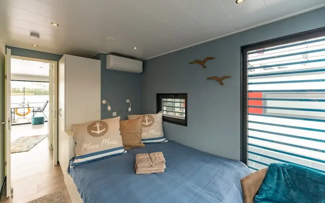 Hausboot am Prerauer Stich in Zehdenick