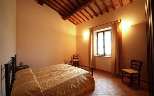 Farmhouse in Asciano With Pool & BBQ