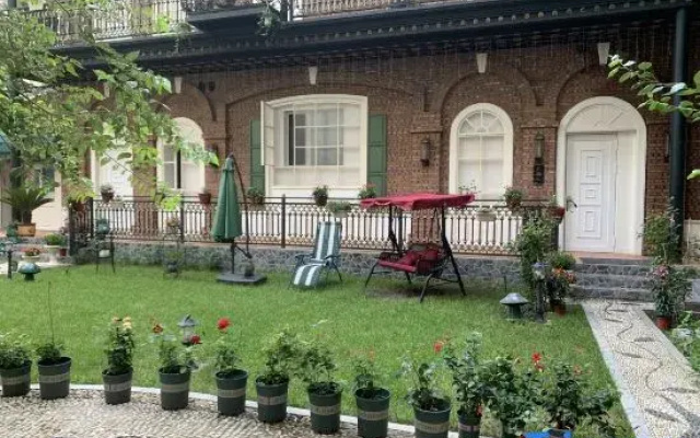 Yulia Russian Mansion (Harbin Railway Station Museum Subway Station)