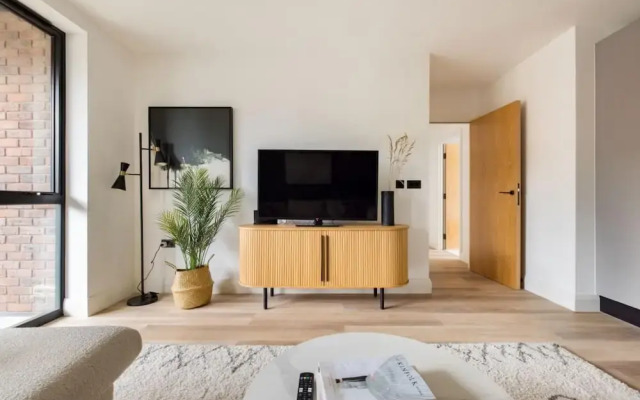 The Wembley Hideout - Stylish 2bdr Flat With Balcony