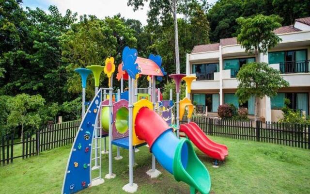 Hotel and Beach Bungalow at Lanta Resort