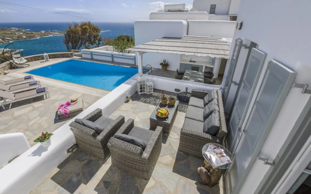 Mykonos Psarrou villa for 18 persons by VillaRentalsgr