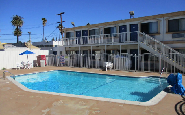 Motel 6 Canoga Park, CA