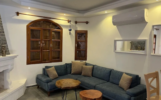 Private House With Pool and Sea View in Antalya