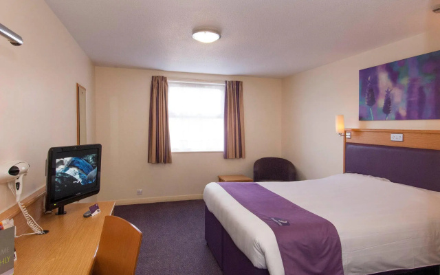 Premier Inn London Gatwick Airport A23 - Image 2