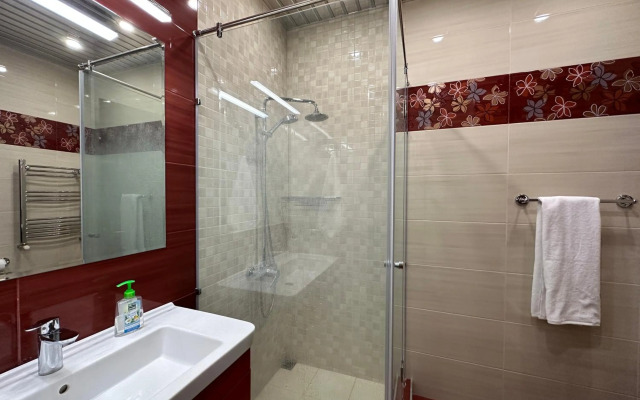 Kajaznuni Street, 3 bedrooms Luxury & Unique apartment QA444