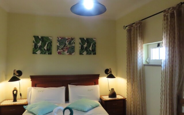 Lovely 3-bed House in Queimada Ideal for Families