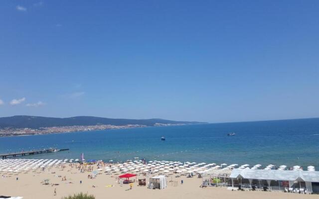 Deluxe Apartments Gallery 2