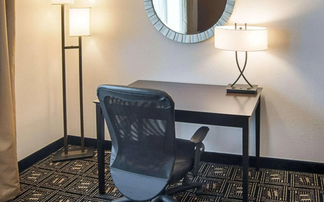 Quality Inn Brooklyn Center