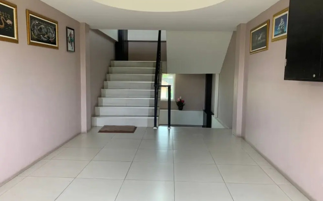 OYO 75329 Phensri Apartment