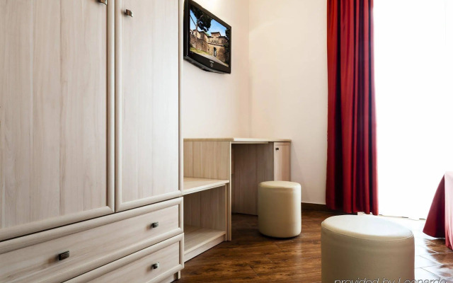 Simon Hotel