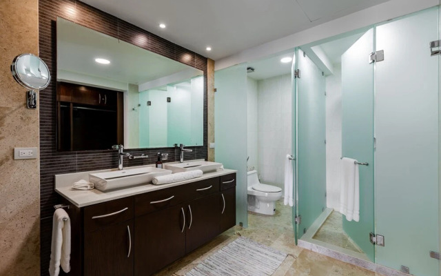 Casa El Secreto 2 Bedroom Condo by Redawning