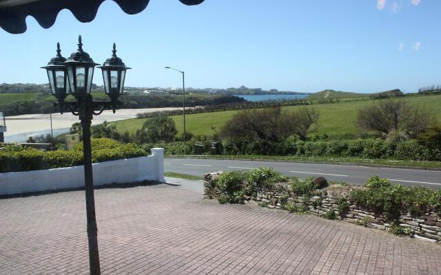 Rolling Waves Hotel - Guest house